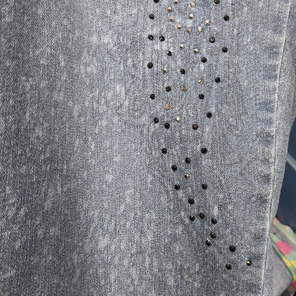 3326 Size 0.5 Chico's Upcycled Bleached Ruffle Leg Jeans. - Picture 8 of 9